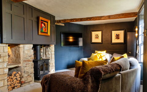 Morley House: Möbel, Wand, Interior Design, Holz, Flooring, Beleuchtung, Zuhause, Wohnzimmer, Fussboden, Zimmer