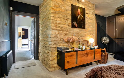 Morley House: Möbel, Wand, Flooring, Interior Design, Holz, Fussboden, Decke, Beleuchtung, Light Fixture, Wohnzimmer