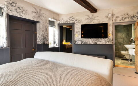 Morley House: Wand, Schlafzimmer, Interior Design, Holz, Bettdecke, Bett, Möbel, Bedding, Beleuchtung, Flooring
