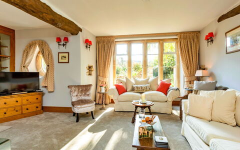 Dunford Barn: Möbel, Interior Design, Holz, Couch, Zuhause, Wohnzimmer, Beleuchtung, Haus, Zimmer, Decke