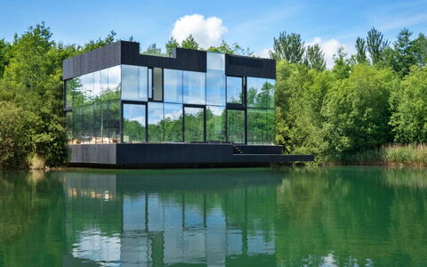 The Glass House at the Lakes by Yoo: Wasser, Reflexion, See, Reservoir, Eco Hotel, Teich