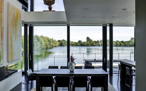 The Glass House at the Lakes by Yoo: Interior Design, Möbel, Stuhl, Küche & Esszimmer Tisch, Eco Hotel, Glas, Restaurant, Schatten, Esszimmer, Design