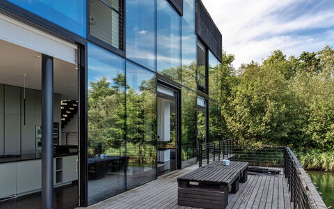 The Glass House at the Lakes by Yoo: Verbundwerkstoff, Glas, Schatten, Design, Reflexion, Daylighting, Balkon, Eco Hotel