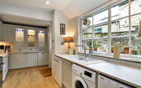 Aarons: Interior Design, Flooring, Holz, Möbel, Cabinetry, Countertop, Küche, Fussboden, Major Appliance, Zuhause