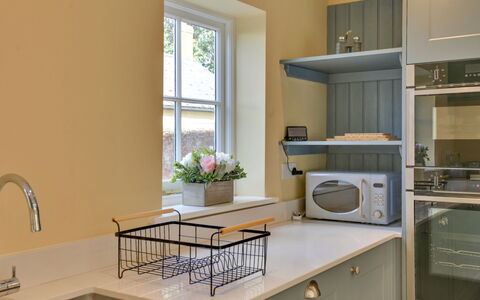 Josua, Maldon: Interior Design, Holz, Küche, Flooring, Möbel, Cabinetry, Countertop, Küchengerät, Beleuchtung, Decke