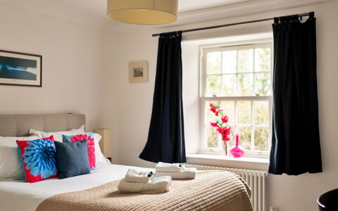 The Mount: Möbel, Interior Design, Zimmer, Flooring, Fussboden, Holz, Linens, Textil, Beleuchtung, Decke