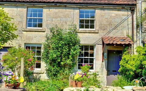 Meadowsweet Cottage: Haus, Strauch, Hütte, Zuhause, Ländliches Gebiet, Tür, Garten, Garten, Hinterhof