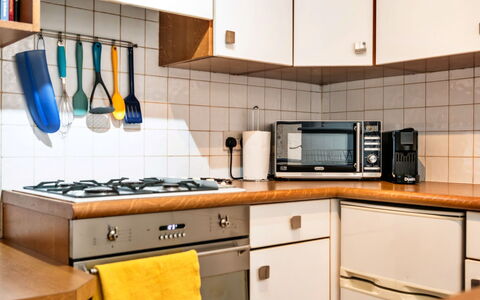 Bath 602: Küchengerät, Küche, Countertop, Major Appliance, Cabinetry, Herd, Interior Design, Haushaltsgerät, Herd, Gasherd