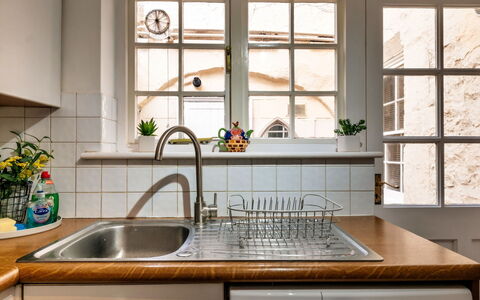 Bath 602: Küche, Spüle, Interior Design, Armatur, Holz, Flooring, Countertop, Küchengerät, Sinken, Zapfhahn