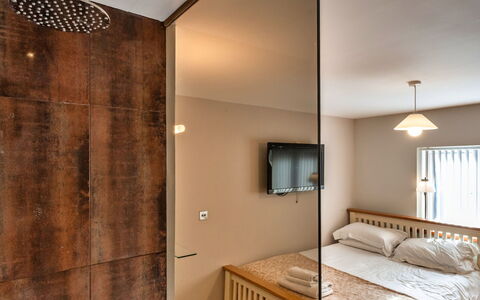 Hollies Cottage, Oak (3 Bed): Interior Design, Flooring, Wand, Fussboden, Möbel, Holz, Decke, Schlafzimmer, Bett, Zimmer