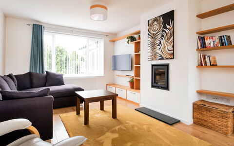 Elizabeth House: Möbel, Interior Design, Flooring, Wand, Fussboden, Holz, Couch, Zimmer, Decke, Wohnzimmer