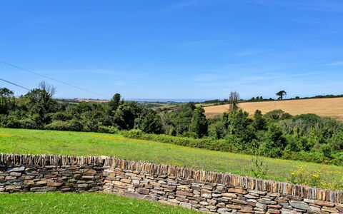 The Cart Shed: Gras, Wand, Steinwand, Wiese, \Fels, Landschaft, Grundstueck, Ländliches Gebiet, Einfach