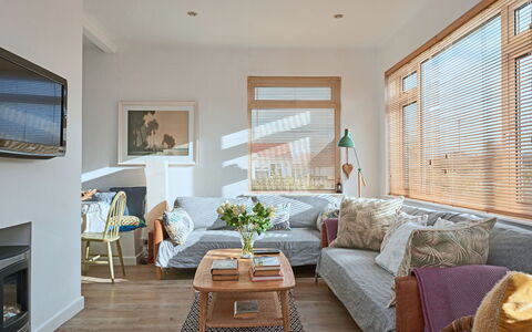 Templemore: Möbel, Interior Design, Couch, Flooring, Wand, Fussboden, Wohnzimmer, Holz, Zimmer, Decke