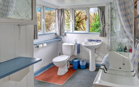 Millook Water: Armatur, Sinken, Interior Design, Flooring, Zapfhahn, Fussboden, Installation, Badezimmer, Bad Sink, Zimmer