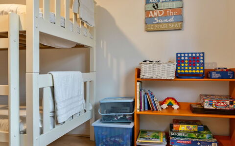 Trecane: Möbel, Etagenbett, Interior Design, Holz, Schlafzimmer, Flooring, Bett, Fussboden, Bedding, Zimmer