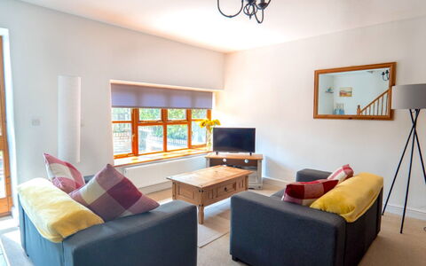 Rosemary Cottage at Widemouth Bay: Möbel, Interior Design, Wand, Flooring, Couch, Holz, Zimmer, Decke, Fussboden, Wohnzimmer