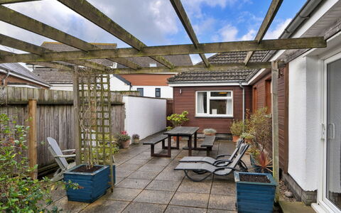 Gwelmor: Garten, Hinterhof, Schatten, Outdoor Struktur, Hof, Garten, Pergola, Terrasse, Gartenmöbel, Landscaping