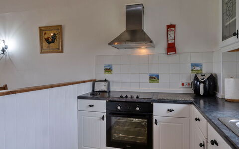Squire, Quinceborough Farm: Küche, Flooring, Countertop, Holz, Küchengerät, Interior Design, Cabinetry, Major Appliance, Fussboden, Decke