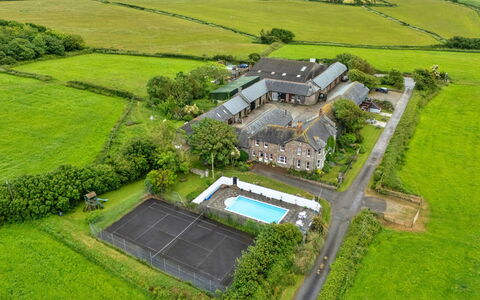 Barn, Quinceborough Farm: Estate, Schwimmbad, Vogelperspektive, Resort, Rasen, Villa, Landscaping, Luftaufnahmen, Garten, Hotel