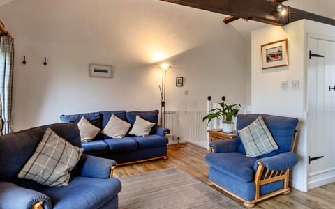 Barn, Quinceborough Farm: Möbel, Interior Design, Couch, Holz, Flooring, Fussboden, Zimmer, Decke, Wohnzimmer, Zuhause