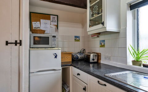 Barn, Quinceborough Farm: Holz, Küche, Major Appliance, Countertop, Cabinetry, Küchengerät, Spüle, Herd, Herd, Holzbeize