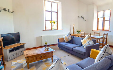Fields Barn at Widemouth Bay: Möbel, Interior Design, Flooring, Wand, Fussboden, Holz, Decke, Couch, Zimmer, Wohnzimmer