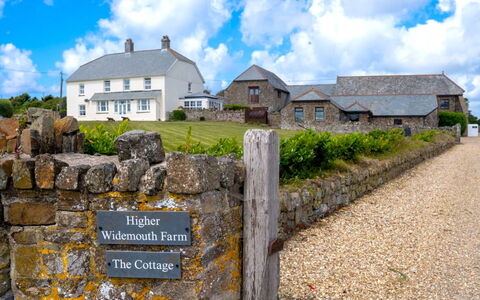Fields Barn at Widemouth Bay: Himmel, Wolke, Haus, Hütte, Einfach, Ländliches Gebiet, Zuhause, Grundstueck, Dach, Estate