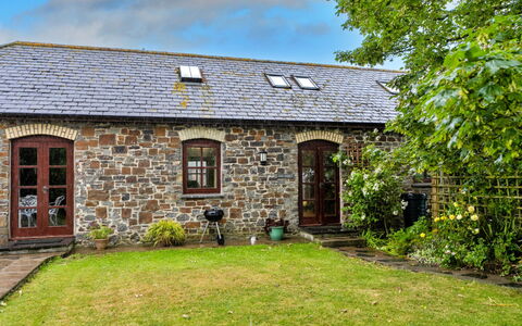 Roost, Quinceborough Farm: Hütte, Haus, Strauch, Dach, Tür, Bauernhaus, Estate, Garten, Mauerwerk, Garten