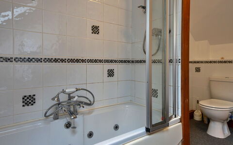 Roost, Quinceborough Farm: Badezimmer, Armatur, Badewanne, Interior Design, Flooring, Zapfhahn, Fussboden, Installation, Sinken, Zimmer
