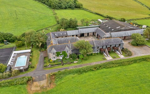 Mucklow, Quinceborough Farm: Gras, Wohngebiet, Landschaft, Vogelperspektive, Zuhause, Einfach, Haus, Estate, Luftaufnahmen, Grundstueck