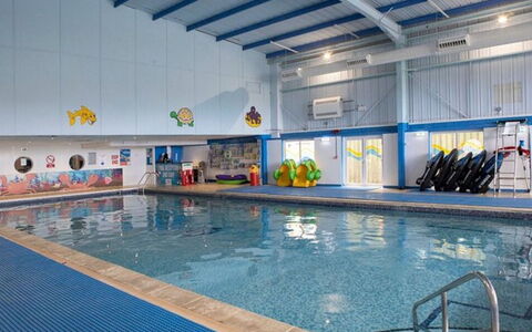 Pine Forest Lodge: Schwimmbad, Freizeitzentrum, Resort, Hotel, Ferienort