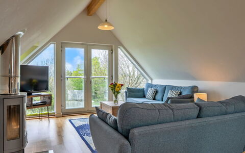 Tregirls: Holz, Möbel, Flooring, Interior Design, Zuhause, Decke, Stuhl, Wohnzimmer, Hartholz, Holzbeize