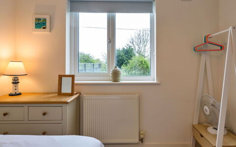 Tregirls: Möbel, Interior Design, Bett, Schlafzimmer, Holz, Flooring, Fussboden, Zimmer, Decke, Bettdecke