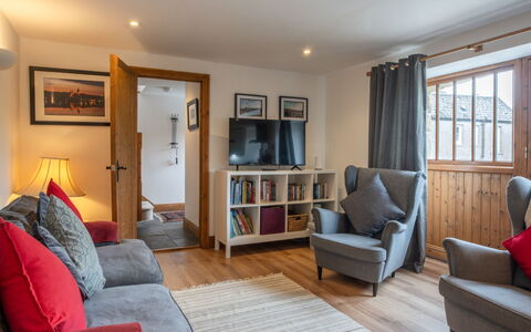 The Hayloft: Möbel, Interior Design, Couch, Flooring, Wand, Fussboden, Holz, Zimmer, Wohnzimmer, Decke