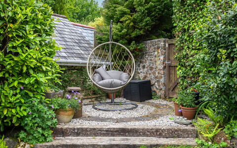 Swallow Cottage: Garten, Strauch, Möbel, Gartenmöbel, Ground, Hinterhof, Stuhl, Blumentopf, Landscaping
