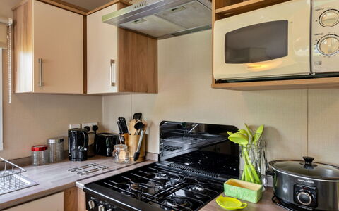 Stargazey: Küche, Küchengerät, Countertop, Major Appliance, Herd, Möbel, Haushaltsgerät, Herd, Gasherd, Cabinetry