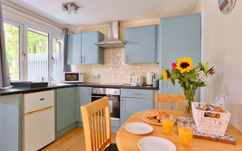 St. Ives 637: Küche, Countertop, Küchengerät, Major Appliance, Interior Design, Holz, Möbel, Cabinetry, Flooring, Spüle