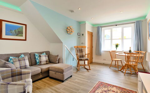 Penzance 624: Möbel, Interior Design, Flooring, Fussboden, Couch, Wand, Holz, Decke, Zimmer, Wohnzimmer