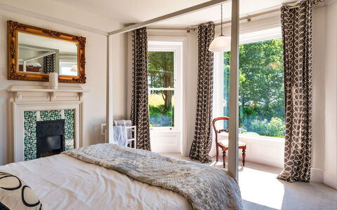 The Old Vicarage: Interior Design, Möbel, Wand, Holz, Zuhause, Flooring, Fussboden, Schlafzimmer, Decke, Bett