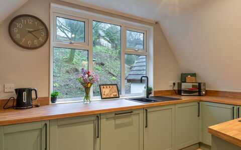Toblerone Lodge: Interior Design, Holz, Flooring, Küche, Küchengerät, Countertop, Möbel, Cabinetry, Beleuchtung, Fussboden