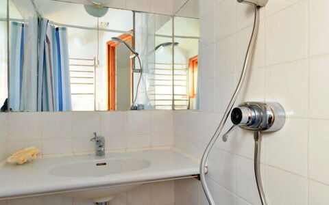 The Cuddy: Armatur, Badezimmer, Interior Design, Flooring, Zapfhahn, Installation, Sinken, Bad Sink, Fussboden, Duschkopf