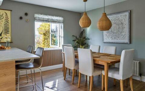 Thyme Bank: Möbel, Interior Design, Flooring, Holz, Fussboden, Esszimmer, Decke, Tabelle, Küche & Esszimmer Tisch, Stuhl