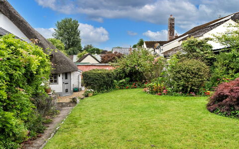 Okehampton 619: Haus, Strauch, Dach, Hütte, Zuhause, Garten, Ground, Landscaping, Garten