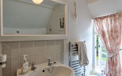 Okehampton 619: Interior Design, Wand, Armatur, Flooring, Decke, Fussboden, Zapfhahn, Beleuchtung, Badezimmer, Sinken