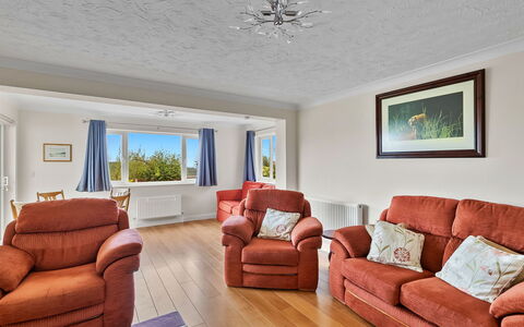 Lavender Waye: Möbel, Interior Design, Holz, Flooring, Fussboden, Decke, Couch, Zuhause, Zimmer, Wohnzimmer