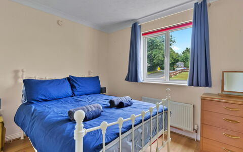 Lavender Waye: Möbel, Interior Design, Flooring, Fussboden, Decke, Bett, Schlafzimmer, Zuhause, Bettdecke, Zimmer