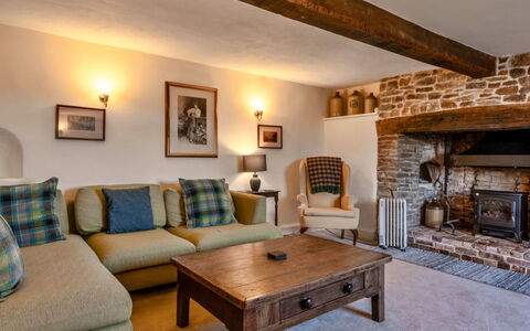 Syncocks Farm Cottage: Möbel, Wand, Holz, Interior Design, Flooring, Wohnzimmer, Couch, Decke, Zuhause, Fussboden