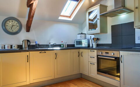 Little Norley: Küche, Küchengerät, Countertop, Major Appliance, Interior Design, Flooring, Holz, Möbel, Cabinetry, Herd