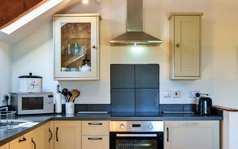 Little Norley: Küchengerät, Küche, Countertop, Möbel, Interior Design, Major Appliance, Cabinetry, Herd, Flooring, Haushaltsgerät