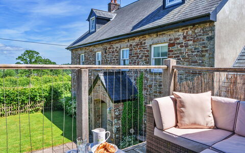 Little Norley: Zuhause, Hütte, Estate, Bauernhaus, Villa, Garten, Eco Hotel, Zaun, Veranda, Hinterhof